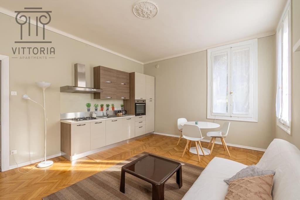 Vittoria Apartments: Viale Dante Віченца Екстер'єр фото