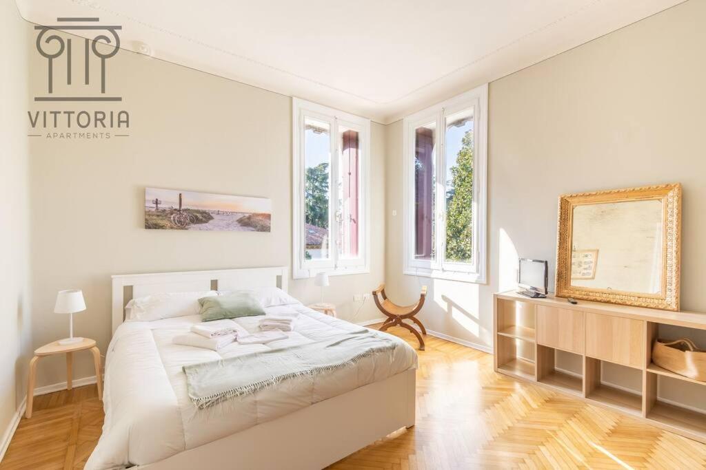 Vittoria Apartments: Viale Dante Віченца Екстер'єр фото